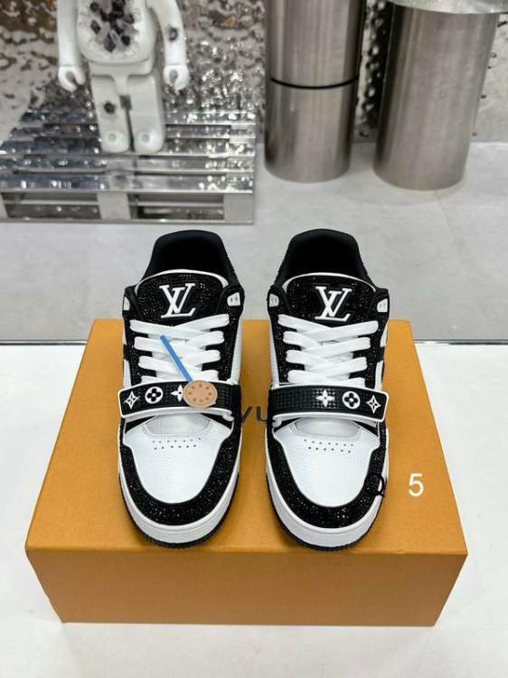 Picture of Louis Vuitton Shoes _SKULVsz35-45JY050712845